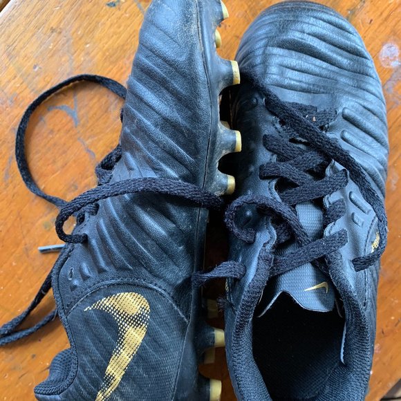 Nike Soccer Cleats - Picture 1 of 4